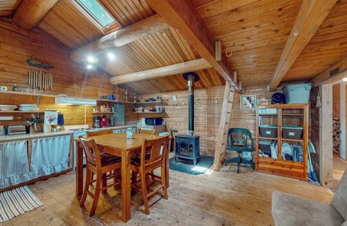 Franklin Cabin | The Cottage | Peaceful 32-Acre Lakefront Getaway | Canoe, Firepit & Big Deck