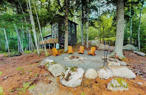 Franklin Cabin | The Cottage | Peaceful 32-Acre Lakefront Getaway | Canoe, Firepit & Big Deck