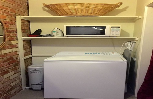 Williamstown Apartment | The Cottage, Studio Accommodation