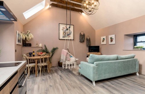 Buchlyvie Cottage | The Cottage - ultimate couples escape with hot tub