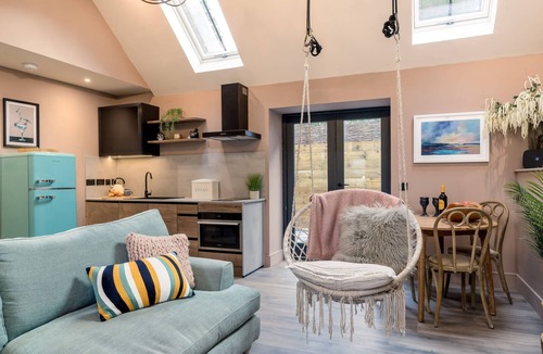 Buchlyvie Cottage | The Cottage - ultimate couples escape with hot tub