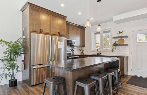 The Blue Mountains Ski Chalet | The Cottages at Blue: 21 BDR Triplex for 44 Guests