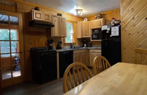 Bruceton Mills Cabin | The Cougar Cabin w/King Bed