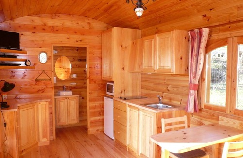 Castelnau-de-Brassac Ski Chalet | The country caravan, a paradise for nature lovers