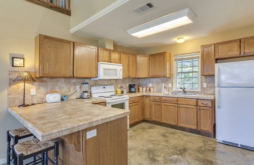 Smithville House | The Country Cottage w/Beautiful Views-5 mi. from historic downtown