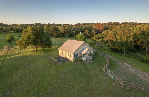 Smithville House | The Country Cottage w/Beautiful Views-5 mi. from historic downtown