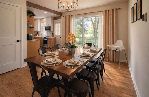 West Chicago House | The Country Haven/King Bed/Privacy/Walking Trail