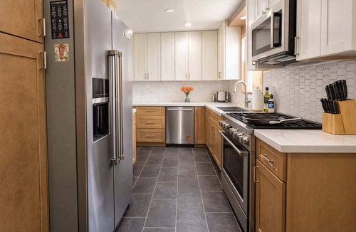West Chicago House | The Country Haven/King Bed/Privacy/Walking Trail