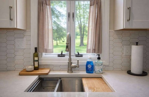 West Chicago House | The Country Haven/King Bed/Privacy/Walking Trail