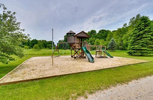 Kalkaska House | 'The Country House' - Kalkaska Retreat w/Fire Pit