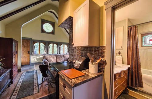 Powassan Cabin | The Couples Cabin at Upper Garden Nature Retreat