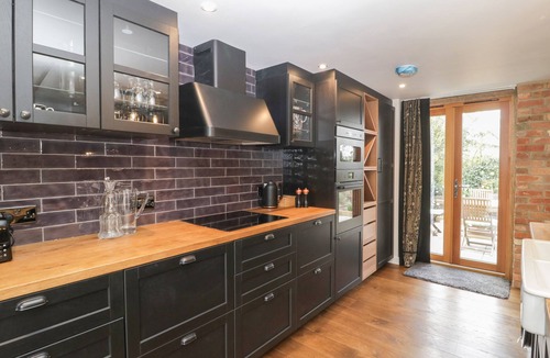 Winterborne Zelston Cottage | The Courtyard - Hilltop Barn