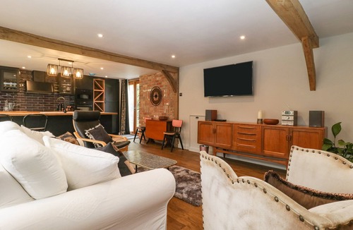 Winterborne Zelston Cottage | The Courtyard - Hilltop Barn