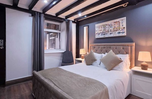 Stotfold Hotel | THE COURTYARD LODGE