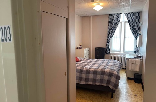 Sainte-Anne-des-Monts Hostel | The Couvent, 203 - Queen bedroom