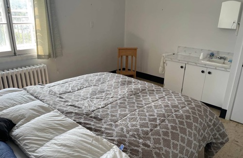 Sainte-Anne-des-Monts Hostel | The Couvent, 412- chambre Queen