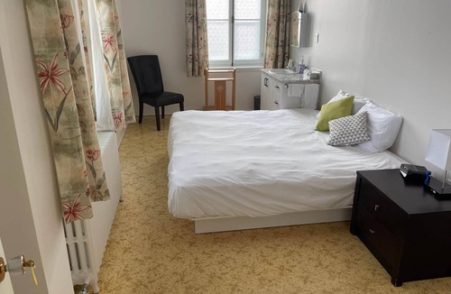 Sainte-Anne-des-Monts Hostel | The Couvent, 202 - King room