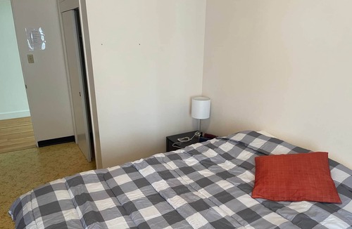 Sainte-Anne-des-Monts Hostel | The Couvent, 203 - Queen bedroom