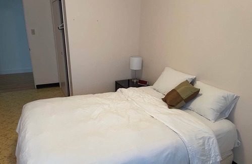 Sainte-Anne-des-Monts Hostel | The Couvent, 203 - Queen bedroom