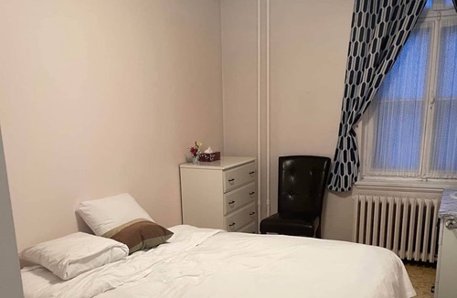 Sainte-Anne-des-Monts Hostel | The Couvent, 203 - Queen bedroom