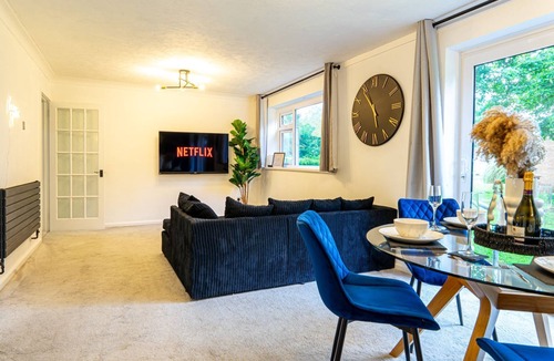 Solihull Apartment | The Cove - Free Parking