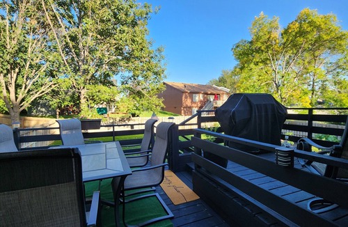Millard House | The Cove in New Millard 3BR 2BA (Hottub, Multi-lvl Deck , Modern Split lvl)