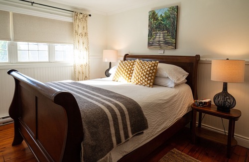 Westport Hotel | The Cove Inn