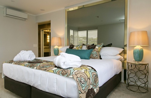 Waipahihi Hotel | The Cove Taupo