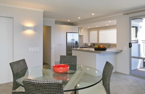 Waipahihi Hotel | The Cove Taupo