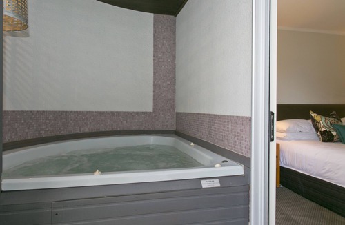 Waipahihi Hotel | The Cove Taupo