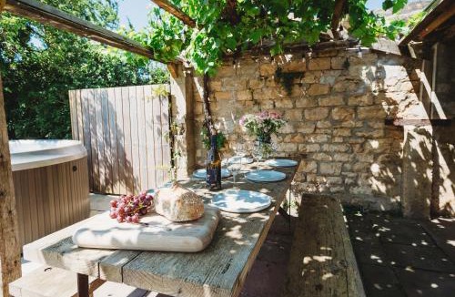 Dursley House | The Cow Byre