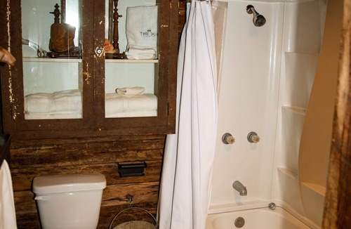 Round Top Condo | The Cowgirl Room at The 303