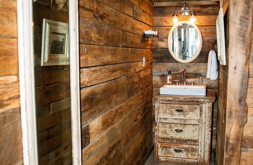 Round Top Condo | The Cowgirl Room at The 303