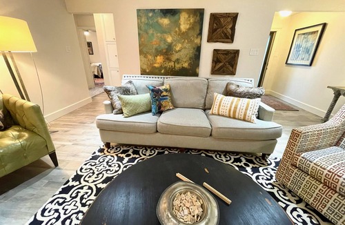 Abilene House | The Cowgirls by Curated Stays: 2 King Beds