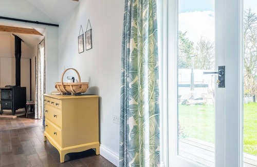 Cratfield Cottage | The Cowshed - UK50803