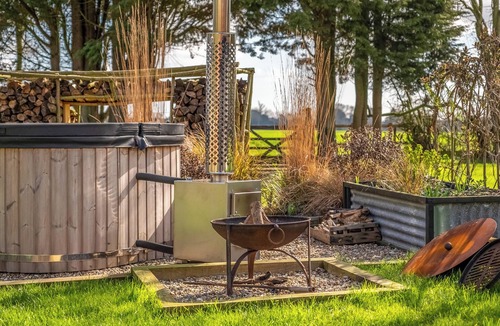 Cratfield Cottage | The Cowshed - UK50803