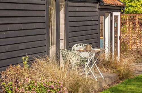 Cratfield Cottage | The Cowshed - UK50803