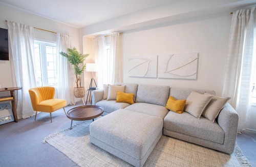 Ancaster House | The Coziest Corner in Ancaster. Brand New!