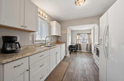 West Columbus House | The Cozy Bellows - Retreat for 4