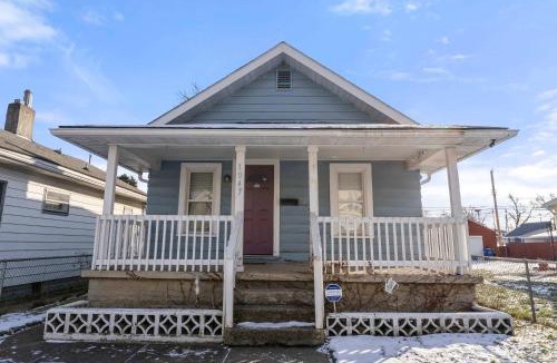 West Columbus House | The Cozy Bellows - Retreat for 4