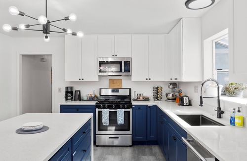 Mount Vernon House | The Cozy Blue House, with AC split units