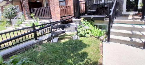 Earlscourt Apartment | The Cozy Bungalow in North York Nest