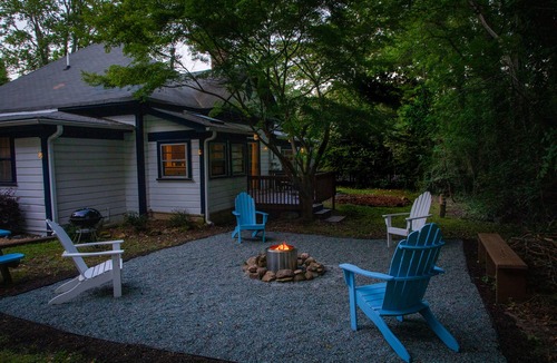 Chapel Hill House | The Cozy Bungalow - Official Historic Home Near UNC!