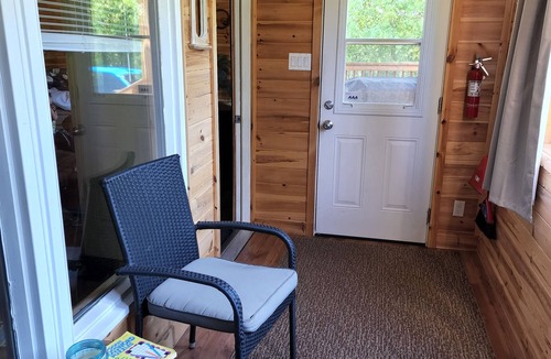 Beaconia Cabin | The cozy cabin… 12 minutes to Grand Beach!