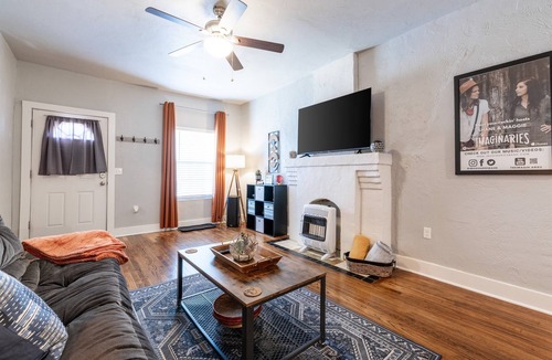Chickasha House | The Cozy Chickasha | Fiber | Extra Parking | W/D