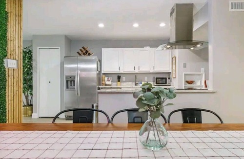 The Colony House | THE COZY COLONY GETAWAY-4BD/2BA 2 KING SUITES