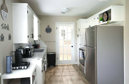 Woodward House | The Cozy Corner, Family Friendly, Game Room + WiFi