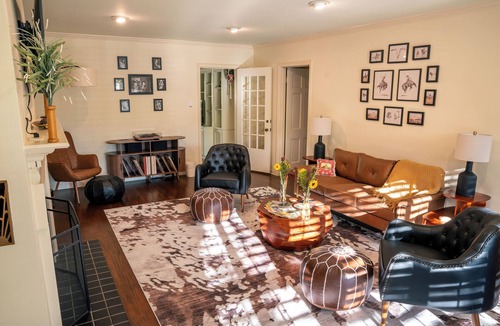Heritage House | The Cozy Corner, Historic 1929 4-bedroom house in charming San Marcos. Book now