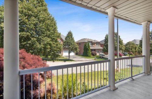 Richmond Hill House | The cozy corner House in the Richmond Hill