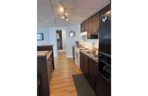 West End Apartment | The Cozy Corner; Pet friendly